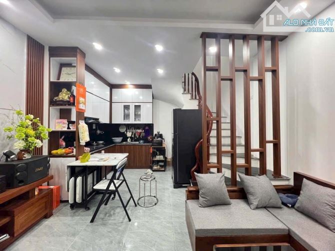 BÁN NHÀ THANH AM- DT 34M - 5 TẦNG - Ô TÔ ĐỖ CỔNG  - CHỈ HƠN 5 TỶ