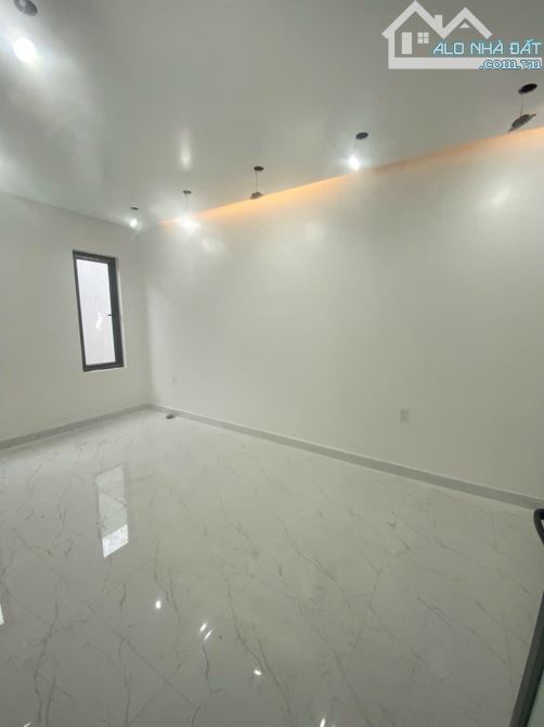 Cần bán gấp căn nhà 2,5 tầng mới xây độc lập Trần Tất Văn