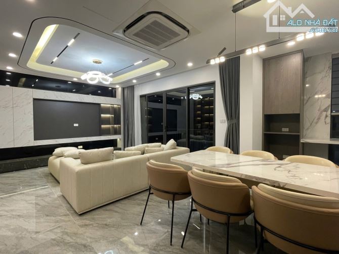 TOÀ NHÀ 8 TẦNG, THANG MÁY, VỈA HÈ RỘNG, Ô TÔ TRÁNH DỪNG ĐỖ MP NGUYỄN CHÁNH.