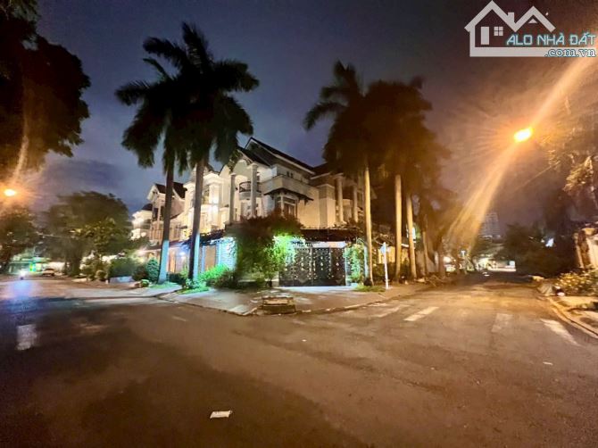 Biệt thự cũ trung tâm Khu Tên Lửa, Bình Trị Đông, Bình Tân: 25x23m