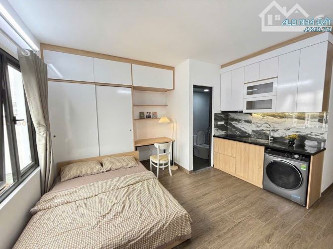 Tòa Căn hộ Apartment Lê Thanh Nghị - 110 m2 - 28 P - 140 triệu/1 th - đường 8m ôtô - 36 tỷ