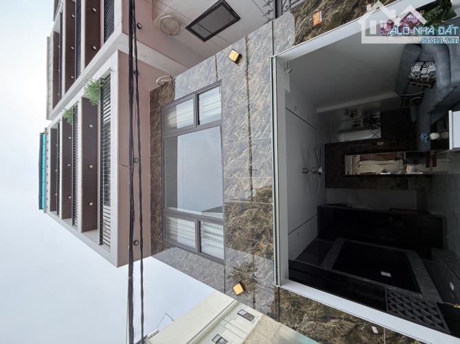 Bán nhà 40m2 xây 6 tầng thang máy tại đàm quang trung , Long Biên