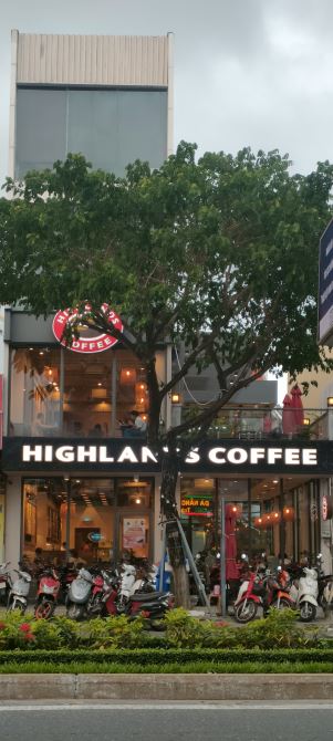 Bán cặp đất 211 m2 ngang 9m đường Nguyễn Văn Linh cho Highlands thuê 120tr/tháng.