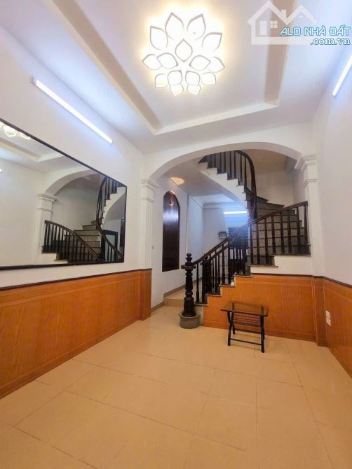 Bán nhà ngõ 59 Hoàng Cầu Ô tô qua nhà Ngõ thông Kinh doanh DT 39m 14 tỷ