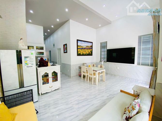 Bán NHANH biệt thự VIP đường Cô Giang Phường Lâm Viên- Đà Lạt chỉ 12,5tỷ cách Hồ Xuân Hươn