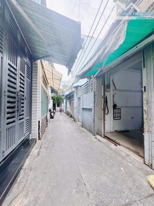 SÁT MẶT TIỀN Q4 TÔN ĐẢN  NGANG 3 DÀI 16 M  ĐÚC 4 TẤM  có 5 tỏi