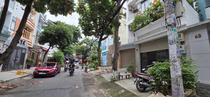 Bán nhà mặt tiên khu VIP Tên Lửa, 100m2- 5PN, có thang máy, chỉ hơn 12 tỷ