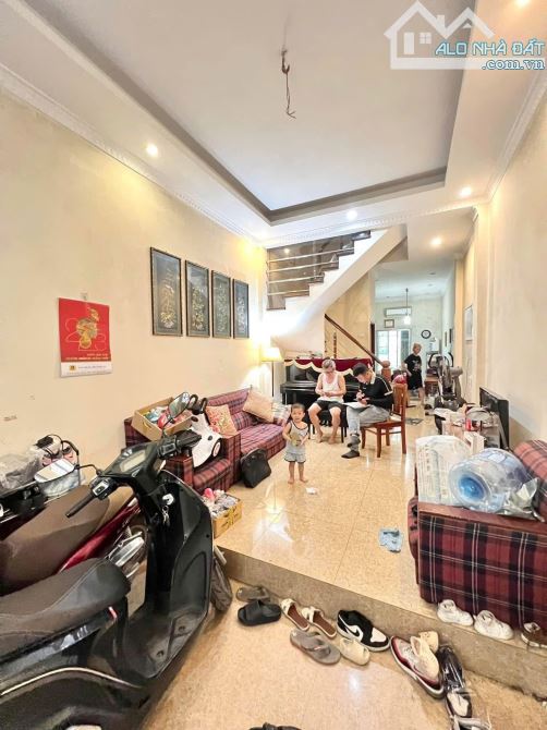 Bán nhà phố Nguyên Hồng Ô tô tránh Ngõ thông Kinh doanh DT 83m 25 tỷ