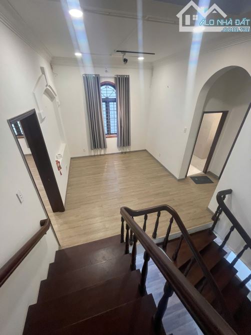 Biệt Thự Sân Vườn 240m2 giữa trung tâm Quận 10, 11x22, 3 tầng, chỉ 40 tỷ - 10