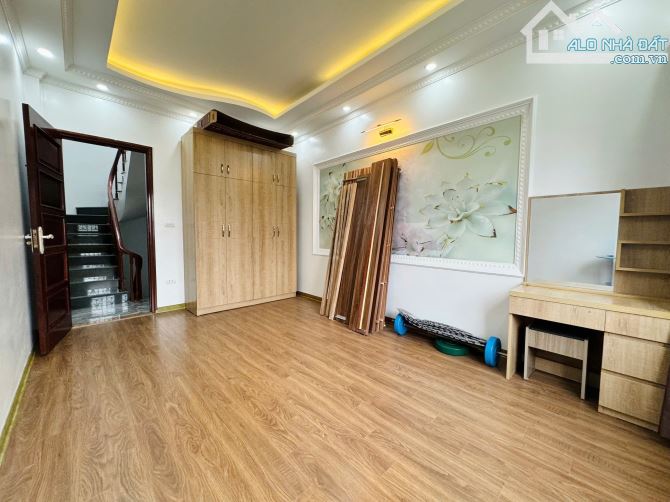 🏡 Nhà Đẹp Phố Trạm – 30m² – 5 tầng – Mặt tiền 3,32m nở hậu 3,56m – Chỉ 7,3 Tỷ  🚗 Ngõ ô t - 10