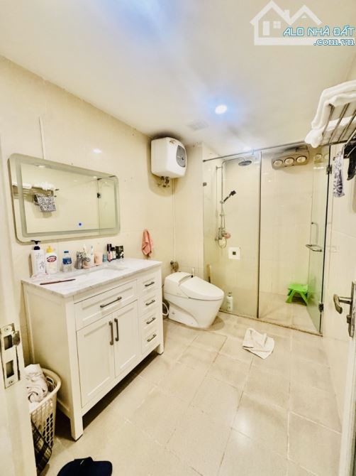 Bán căn hộ chung cư Xuân La - Tây Hồ, 102m *3 ngủ, full tiện ích, full nội thất, 9.9tỷ - 10