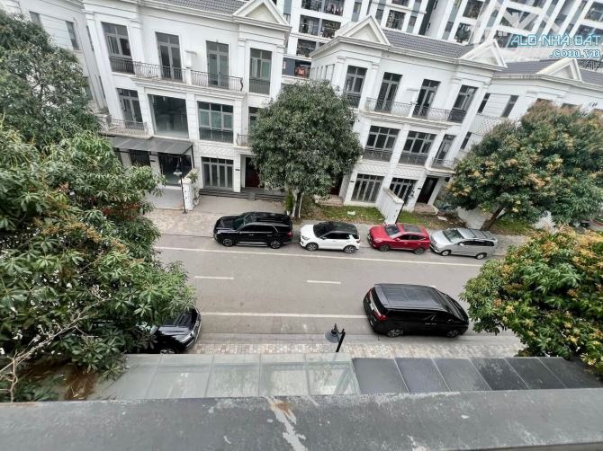 BÁN BIỆT THỰ VINHOMES VIỆT HƯNG 186 m, 61 TỶ MT 30m,4 Tầng Kinh Doanh Mạnh, Vỉa Hè Rộng - 11