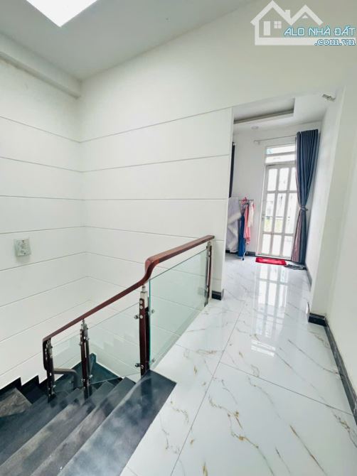 Bán nhà mặt tiền hẻm Dương Cát Lợi, Nhà Bè, Dt  4 x15m, 3 lầu. Giá 6,79 tỷ - 11
