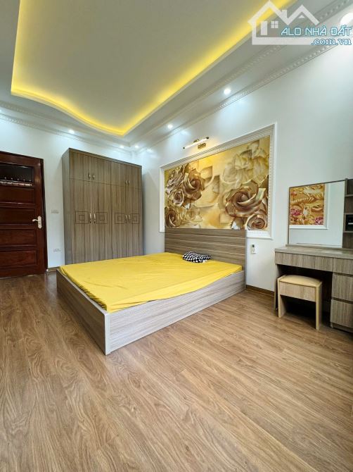 🏡 Nhà Đẹp Phố Trạm – 30m² – 5 tầng – Mặt tiền 3,32m nở hậu 3,56m – Chỉ 7,3 Tỷ  🚗 Ngõ ô t - 11