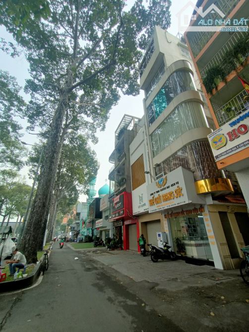 H.iếm - Nhà 7 Tầng - Góc 2MT - Trần Hưng Đạo, Quận 1 - DT: 4,2m x 16m - Giá: 57 Tỷ - 1