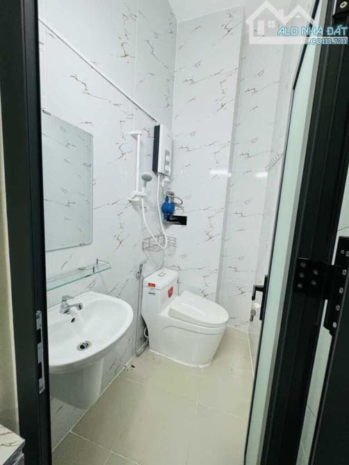 BÁN NHÀ QUẬN 5 - TRẦN BÌNH TRỌNG - 3 TẦNG BTCT - 4 PN - CHỈ HƠN 5 TỶ XÍU. - 1