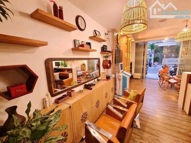 Bán nhà mặt tiền Trần Bình Trọng, 6 tầng có thang máy - 1