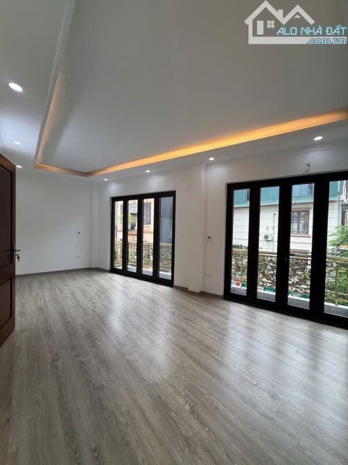 NHÀ MẶT PHỐ CHỢ - PHÂN LÔ - Ô TÔ - THANG MÁY - KINH DOANH SẦM UẤT  - TIỆN ÍCH BẠT NGÀN