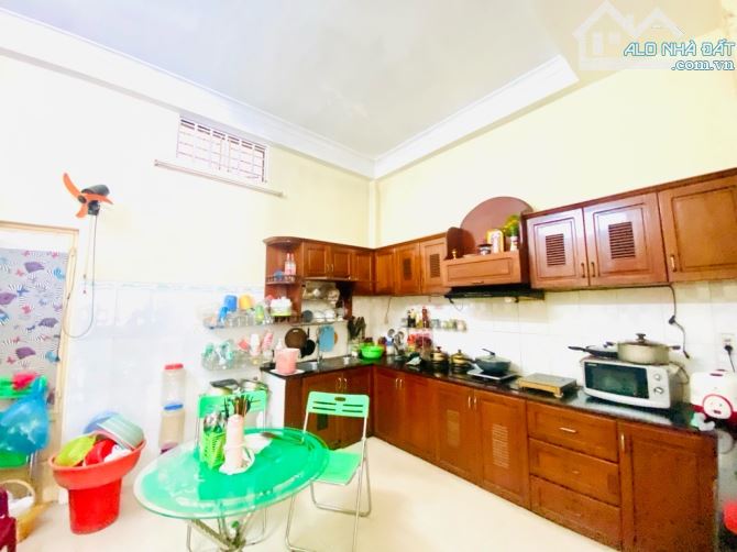 Bán nhà 3 tầng kinh doanh đường Trần Xuân Lê, dt 100m2, ngang 5m, xây kiên cố - 1