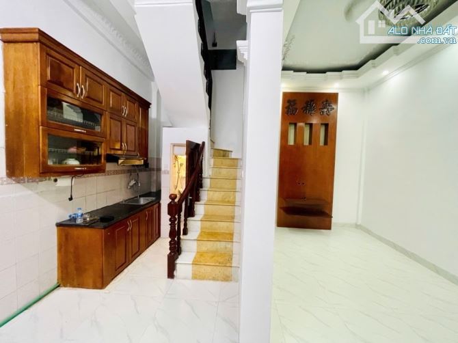 HÀO NAM-ĐỐNG ĐA-LÔ GÓC 3 THOÁNG-4 TẦNG-DT 30M2-MT VIP 5.3M-GIÁ CHỈ 8,5 TỶ - 1