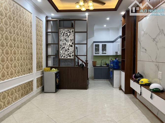 Siêu Hiếm Bán nhà Vũ Xuân Thiều - 5 tầng - xây mới - ngõ ô tô thông nhỉnh 5 tỷ - 1