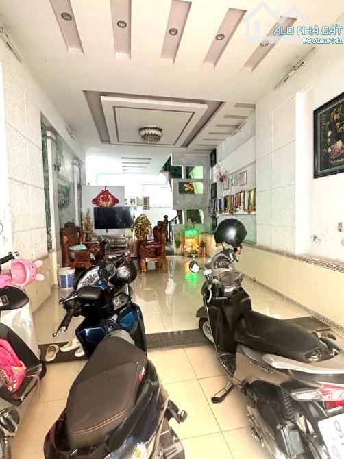 Nhà 3 Tầng 1/ ngắn đường NGUYỄN THỊ ĐẶNG, DT 63m2 (4 x 15), nở hậu, hẻm 8m. - 1