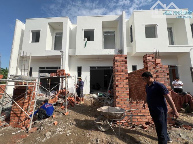 NHÀ LẦU GẦN HOÀN THIỆN GIÁ CỰC MỀM NGAY TRUNG TÂM - 1