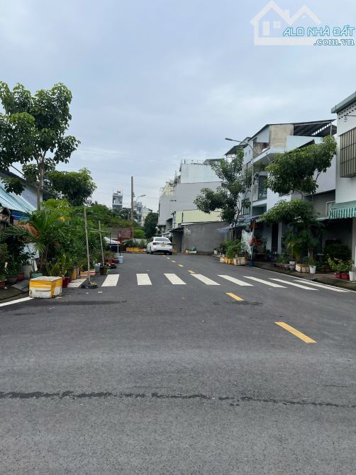 Bán nhà hẻm 27 Bùi Tư Toàn, Bình Tân, nhà 3 tầng - 79m2, chỉ 7 tỷ - 1