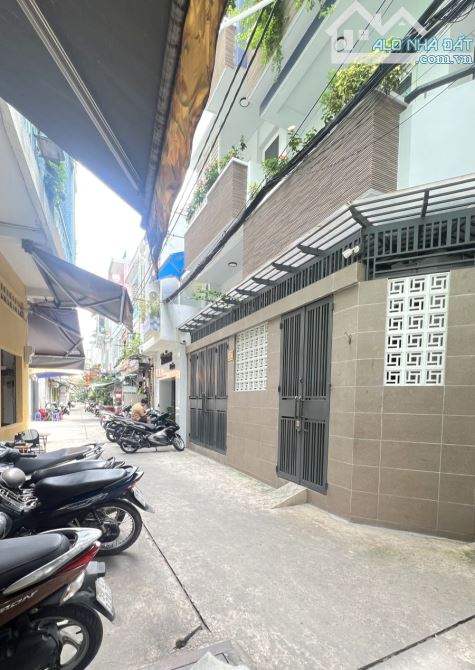 Bán nhà Q1 giá rẻ chỉ 5 tỷ nhỉnh, ngay ngã tư Trần Hưng Đạo và Nguyễn Văn Cừ, SHR - không - 1