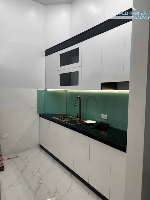 Bán nhà Ô chợ dừa, khu phân tô tải đỗ cửa, diện tích 36.9m2, 4 tầng, 4m mặt tiền, giá 10T - 1