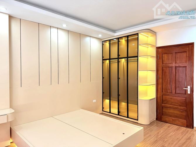 VĂN CHƯƠNG 6 TẦNG THANG MÁY MỚI GẦN HỒ, MẶT TIỀN ĐẸP, THOÁNG TRƯỚC SAU - 1