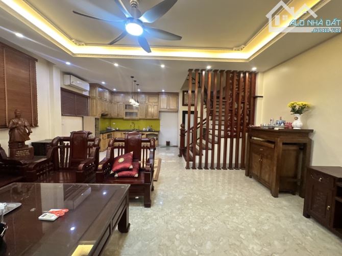 BÁN NHÀ BỒ ĐỀ 90M2, GARAGE Ô TÔ, DÂN XÂY, GẦN MẶT PHỐ, GẦN BV TÂM ANH, TRƯỜNG QUỐC TẾ - 1
