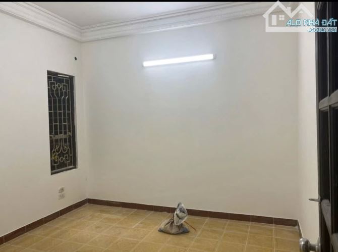 Cho thuê nhà ngõ 117 Thái Hà 4 tầng x 45m2, 4 ngủ, 3 vệ sinh, 14 Triệu - 1