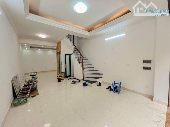 PHÂN LÔ QUÂN ĐỘI HOÀNG VĂN THÁI 50/52M - 4 TẦNG  - Ô TÔ TRÁNH - GARA O TO NGÕ THÔNG KINH D - 1
