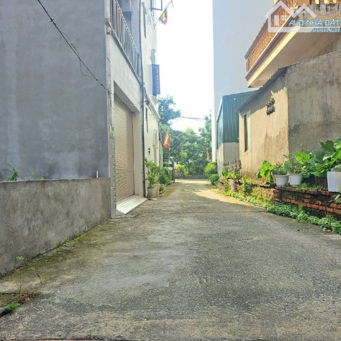 Bán 59m2 đất bát khối Lòng Biên , ngõ rộng 4,2m đất đẹp giá hợp lý - 1