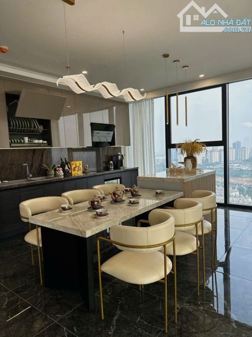 Chủ cần bán gấp căn 141m2, giá 15,5 tỷ bao phí, Sunshine Golden Rive, 3 ngủ 2 vs, Full nội - 1