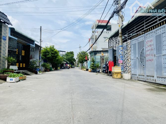 Nhà hẻm thông, đường xe hơi 6m Lê Thị Riêng. DT: 4m x 25m Giá: 5.1 tỷ - 1