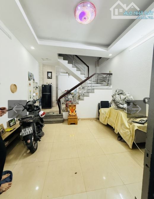 Mặt tiền tầng trệt CC Ba Tơ, P.7, Q.8, DT: 4 X 12m(dtsd: 84m2), Một lầu, giá 2 tỷ 99. - 1