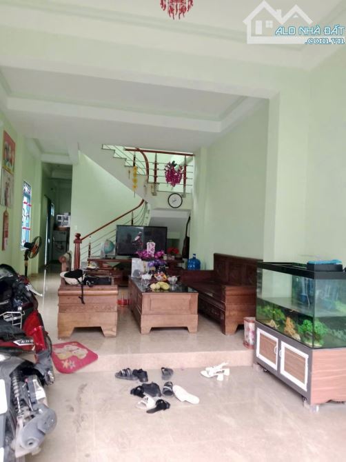 cần bán căn nhà độc lập 2 tầng lô góc tại ngõ thành tô tràng cát. - Diện tích 62m lô góc t - 1
