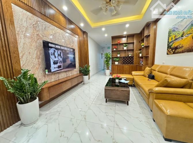 *BÁN NHANH- SIÊU PHẨM PHẠM VĂN ĐỒNG_ CẦU GIẤY- DT 38M2, 6 TẦNG, MT 4.5M- TAXI ĐỖ CỔNG - 1