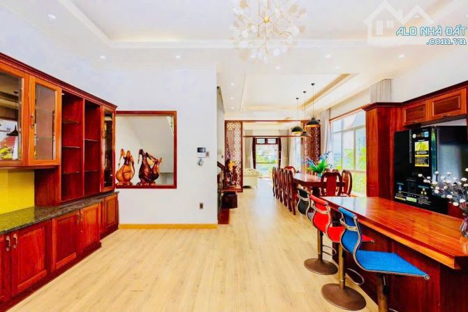 BÁN BIỆT THỰ AN BÌNH ĐƯỜNG LÊ NGỌC HÂN CÁCH BIỂN 500M TRÊN NÚI VỊ TRÍ CỰC ĐẸP - 1