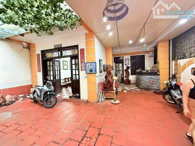 Bán nhà Hoàng Cầu quận Đống Đa 125m2 MT8.5m-3 Tầng Ngõ Ô Tô Kinh Doanh,Gần Vườn Hoa - 1