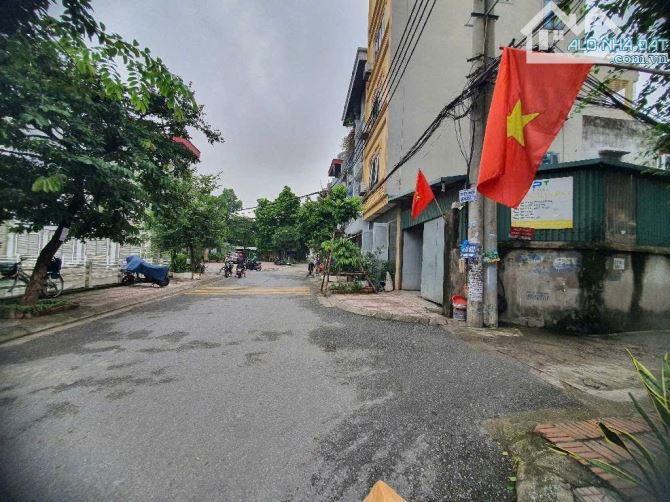 Bán đất Ngọc Thụy 75 m mặt tiền 5 m ô tô không sổ vuông đẹp - 1