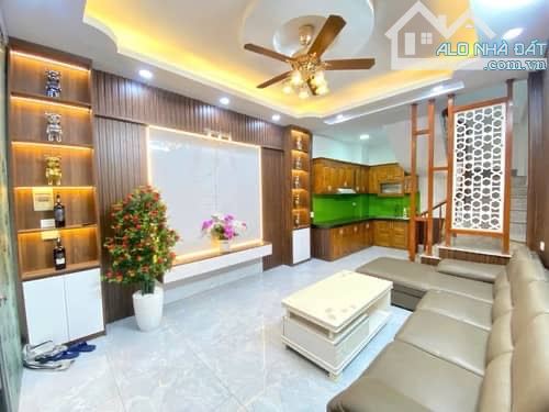 Bán nhà phố Thanh Lân 31m 5 tầng, full nội thất, ô tô tải đỗ cổng, giá 5,2 tỷ - 1