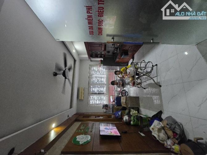 Bán Nhà Cầu Giấy - 30m2 - 5 Tầng - 8.5 Tỷ - Ô Tô Qua - Kinh Doanh - 1