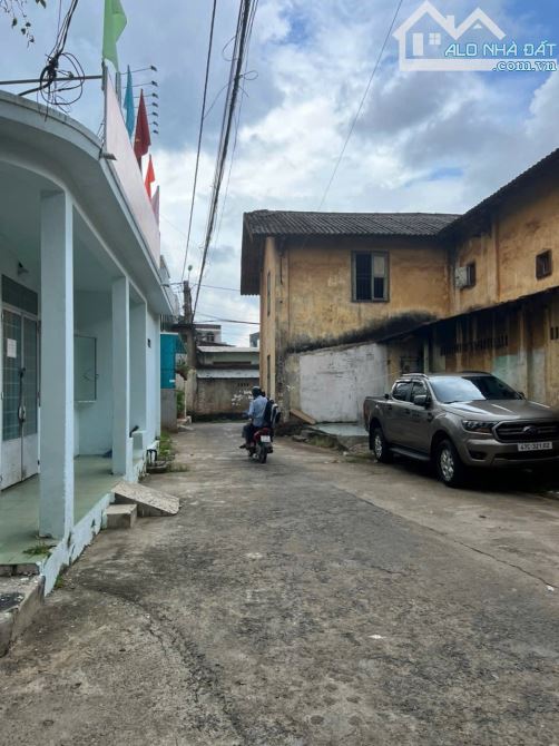 NHÀ GÁC LỬNG GẦN BÙNG BINH KM3 ĐƯỜNG Ô TÔ NÉ NHAU CHỈ 2,99 Tỷ - Loctran - 1