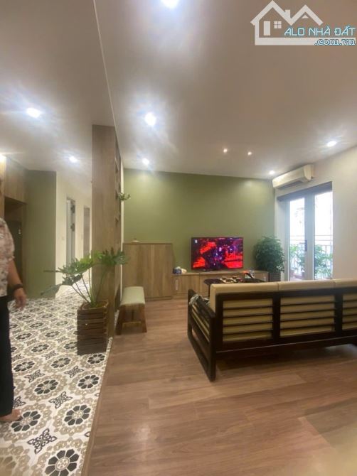 Bán tập thể lô góc Tầng 3 phố Hoàng Ngọc Phách, sổ 40m2 sử dụng 100m2 - 1