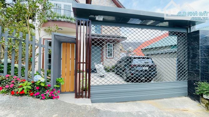 Bán Biệt Thự View Thông Mới Xây, DT: 200m2 10x20m – Nội Thất Hiện Đại, Hẻm Xe Hơi - 1