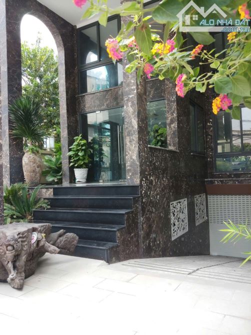 GÓC 2MT CỰC HIẾM Q.BT:1 hầm + 7 lầu + 1 penthouse HĐT:220 triệu/th tỷ suất sl ~4,4%/năm - 1