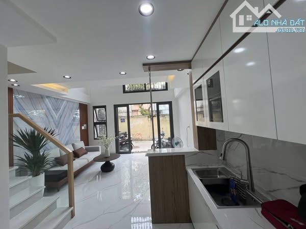 NHÀ ĐẸP NGÔ ĐỨ KẾ  - GẦN 30M2 - 4 TẦNG - CHỈ 7.X TỶ - XE HƠI ĐỔ CỬA - BÌNH THẠNH . - 1